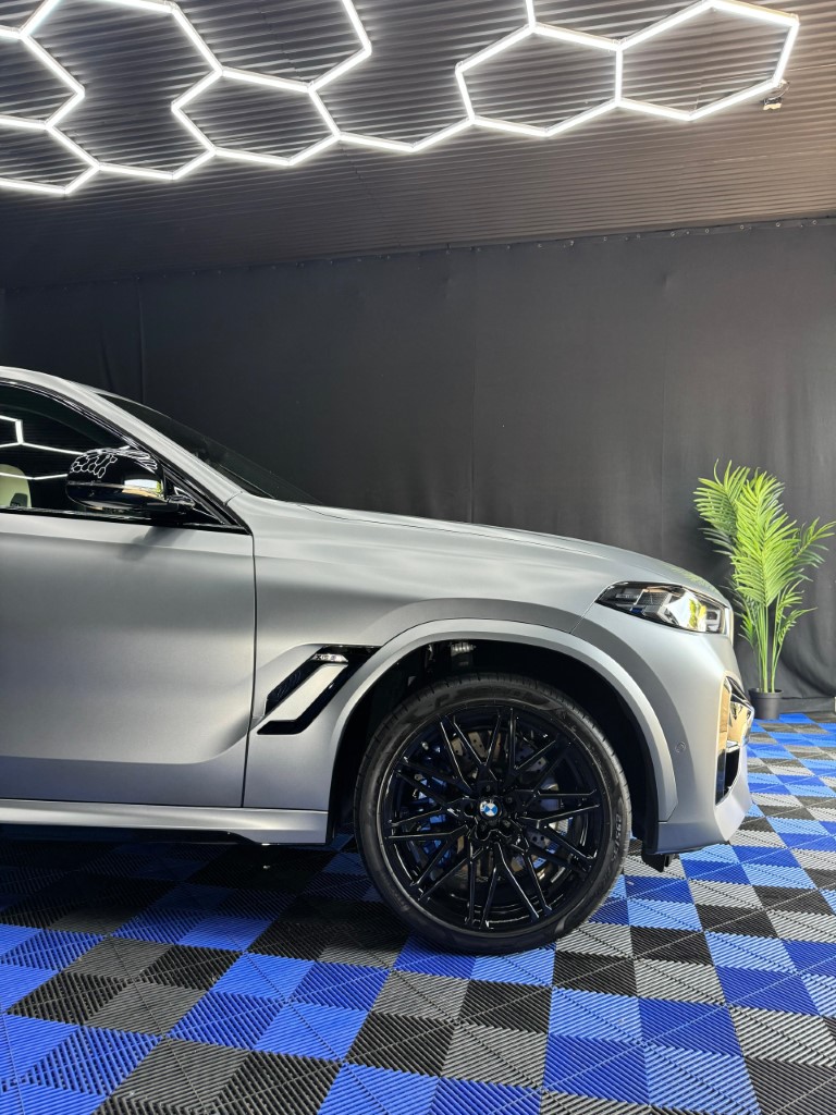 Detailaufnahme einer polierten Premium-Felge